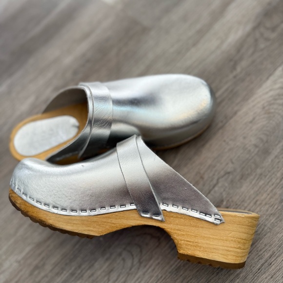 Hoof Sweden Silver Leather Women's Wooden Mule Clogs - Picture 3 of 9